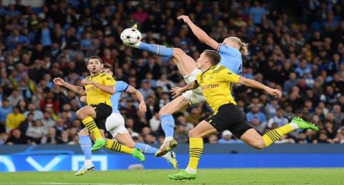 حارس دورتموند يتحدى: هالاند رائع لكني أثق في دفاع فريقي